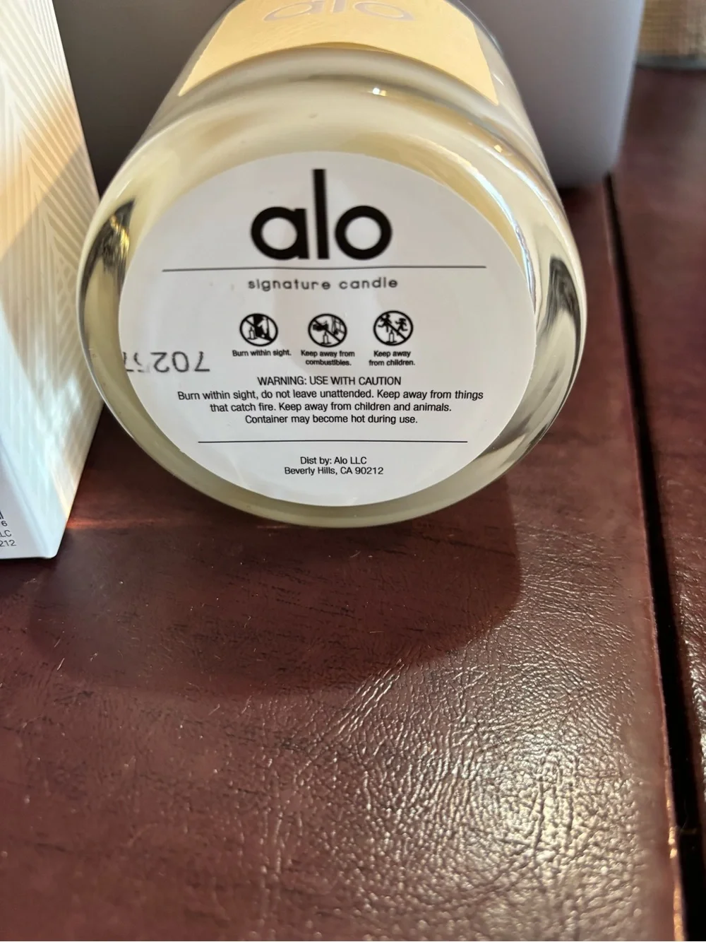NEW Alo Yoga Signature Candle 8oz Santal Scent Crackling Wood Wick